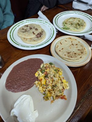 La Cabaña Salvadoreña by null
