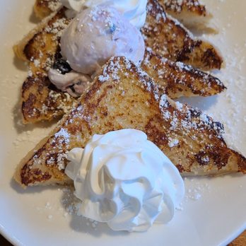 Thunderbird Cafe - Blueberry French Toast - Breakfast & Brunch Near Me - McGaheysville, Virginia