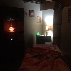 Inner Peace Massage - Massage room. Relaxing ocean sounds. Dim lighting.