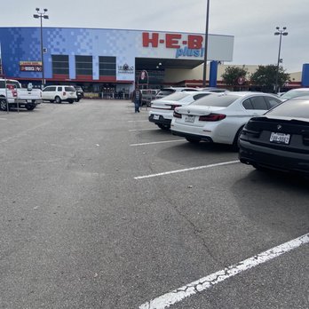 H-E-B plus! - Entrance - Grocery Near Me - San Antonio, Texas