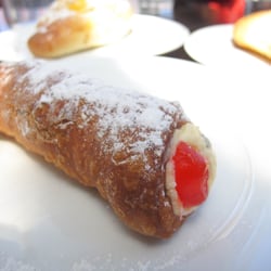 La Bottega Bakery Cafe - The famed Sicilian cannoli!