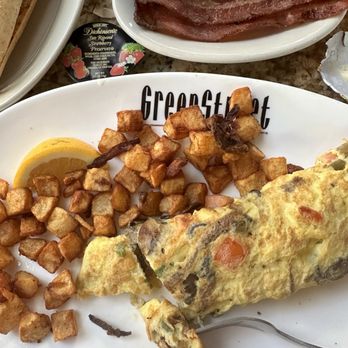 Greenstreet Cafe - Veggie Omelet - Breakfast & Brunch Near Me - Miami, Florida Greenstreet Cafe - Veggie Omelet - Breakfast & Brunch Near Me - Miami, Florida