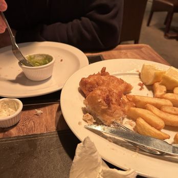 The Pheasant Restaurant - Fish and chips mushy peas - British Near Me - Hillingdon, XGL The Pheasant Restaurant - Fish and chips mushy peas - British Near Me - Hillingdon, XGL