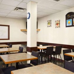 Days Inn by Wyndham Hinton - Restaurant