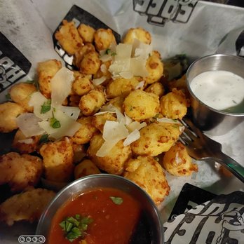 SafeHouse - They put cheese on their cheese curds! - Burgers Near Me - Milwaukee, Wisconsin
