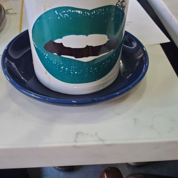 Lips Cafe - Caramel Cafe au lait with oatmilk - Cafes Near Me - Brooklyn, New York