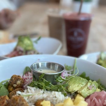 Pura Vida Miami - VIDA VEGGIE BOWL - Breakfast & Brunch Near Me - Miami, Florida