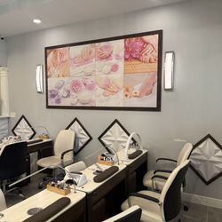 Vera Nails & Spa - Manicure seating