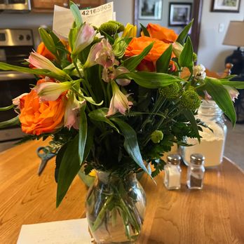 Avas Flowers - What they replaced them with.... Still horible and nothing like what I ordered. - Florists Near Me