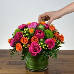 Fleuriste Westmount - The bold and beautiful Belle arrangement. Available for delivery in Montreal all year round!
