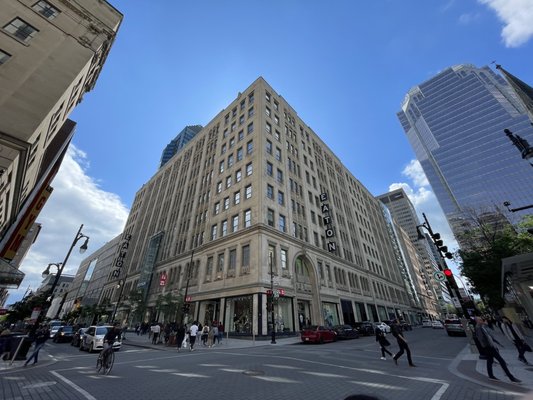 Montreal Eaton Centre by null