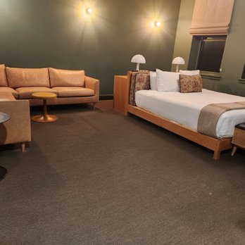Palihotel Seattle - I understand the vibes but it really was not.a comfortable room. Very Thin walls. - Hotels Near Me - Seattle, Washington