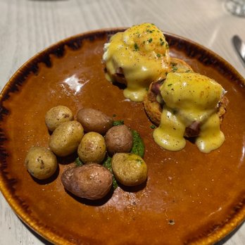 The Cove - Wood Wood-Grilled Oregon Farm Ham Benedict - Seafood Near Me - Vancouver, Washington