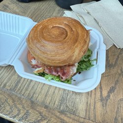 Snake River - Croissant sandwich