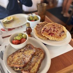 The Wee Packet Restaurant & Gift Shoppe - Short stack cinnamon swirl French toast and the fresh cranberry pancake -- both excellent! (Usually comes w/butter on top)