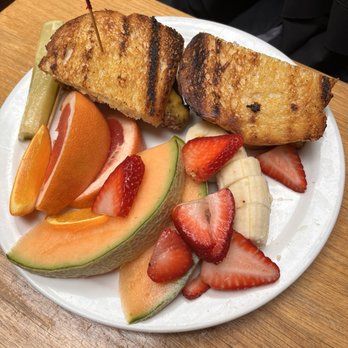 Summerland Beach Cafe - Sourdough burger with fruit - American Near Me - Summerland, California