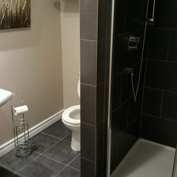 Motel Miami - The bathroom. Has a vent, no windows and a standing shower. Very modern makeover. - Hotels Near Me - Trois-Rivières, Quebec