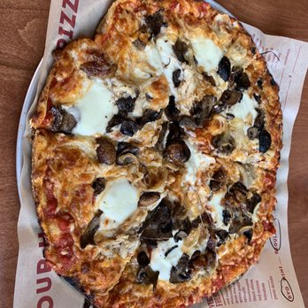 Score Pizza - What I call the first date pizza: red sauce, mozzarella, bocconcini, chicken, grilled mushrooms, roasted garlic and carmelized onion - Pizza Near Me - Ottawa, Ontario Score Pizza - What I call the first date pizza: red sauce, mozzarella, bocconcini, chicken, grilled mushrooms, roasted garlic and carmelized onion - Pizza Near Me - Ottawa, Ontario