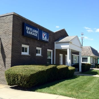 Skylark Garage - Front entrance of Skylark Garage - Auto Repair Near Me - Park Ridge, Illinois Skylark Garage - Front entrance of Skylark Garage - Auto Repair Near Me - Park Ridge, Illinois