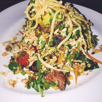 Houston's Restaurant - Thai Steak & Noodle Salad - American Near Me - Hackensack, New Jersey