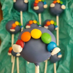 Where the Cookie Crumbles - OREO CAKE POP RAINBOW DECOR