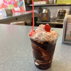 Wagar's Ice Cream Parlor - Choco sundae