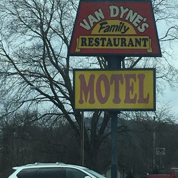 Vandyne's Restaurant & Motel - cars parked in a parking lot - American Near Me - Shadyside, Ohio Vandyne's Restaurant & Motel - cars parked in a parking lot - American Near Me - Shadyside, Ohio