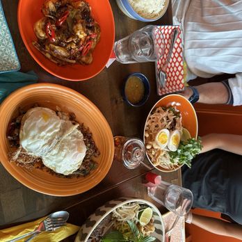 Hungry Thirsty - Thai Near Me - Brooklyn, New York