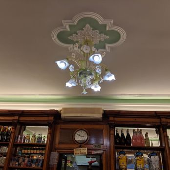 Pasticceria Rizzardini - interior (nice lamp) - Patisserie/Cake Shop Near Me - Venezia, VE