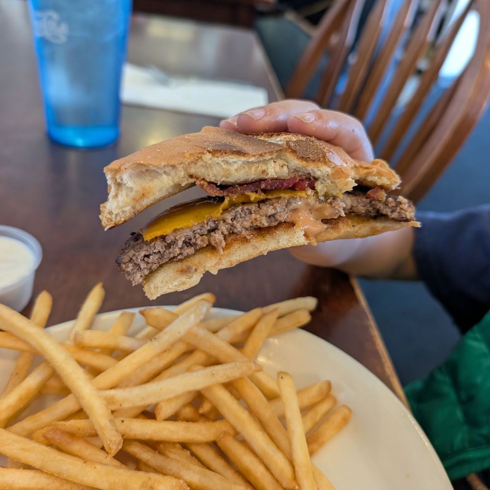 Cheeseburger with Bacon and Thousand Island