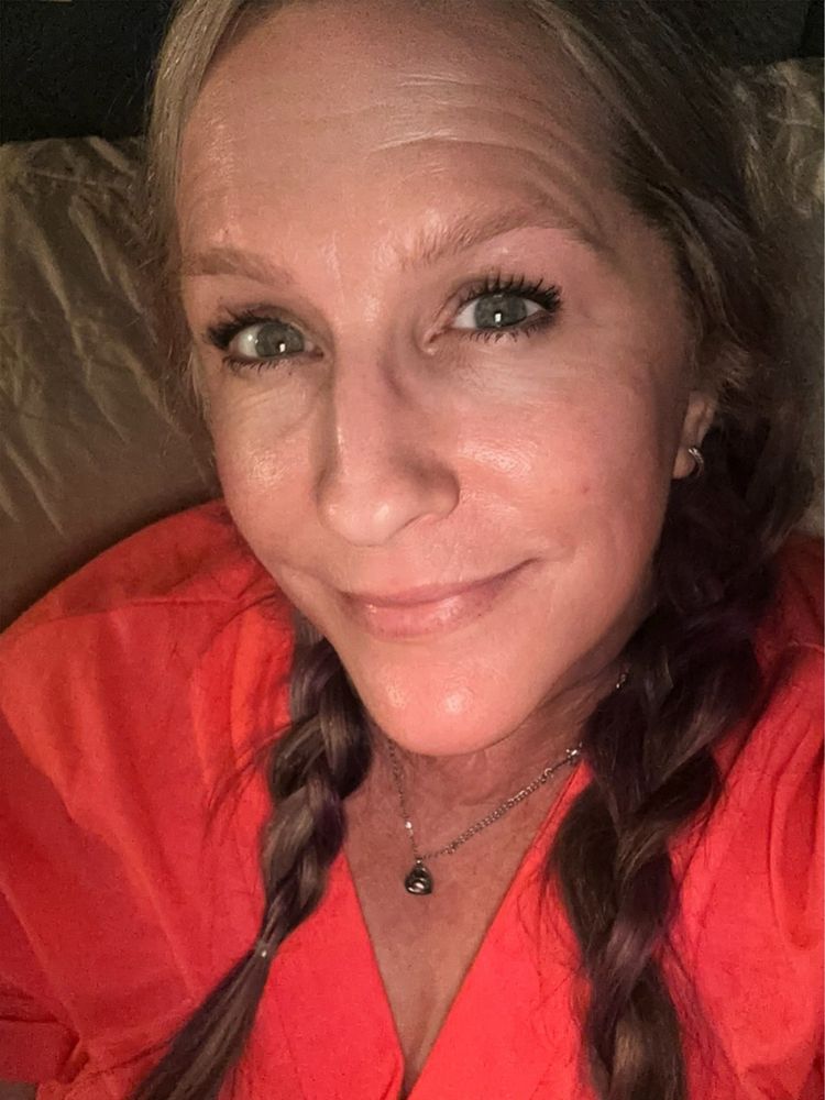 Farida Threading Logo