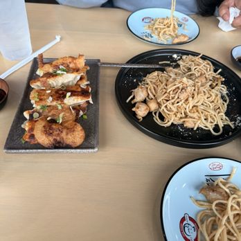 Dumpling U - Garlic pan noodles with chicken and pork pot stickers - Chinese Near Me - Fresno, California Dumpling U - Garlic pan noodles with chicken and pork pot stickers - Chinese Near Me - Fresno, California