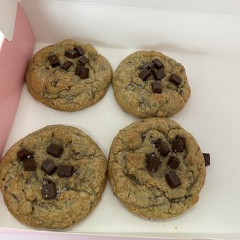 Crumbl - Rosemead - Bakeries Near Me - Rosemead, California
