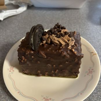 Gyroland And Bakery - Chocolate cake - Mediterranean Near Me - Pittsburgh, Pennsylvania