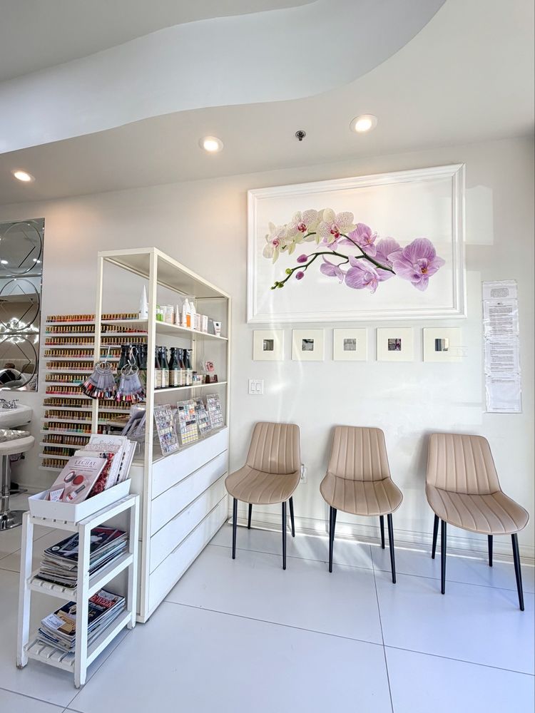 Gel Touch Nail Spa Logo