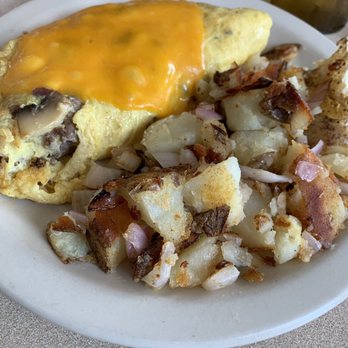 The Brunch Club - Steak and mushroom omelette - Breakfast & Brunch Near Me - Dayton, Ohio The Brunch Club - Steak and mushroom omelette - Breakfast & Brunch Near Me - Dayton, Ohio