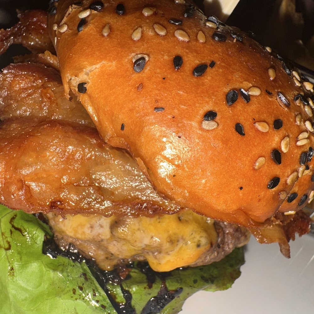 Yard House - Classic Cheeseburger - New American Near Me - Orlando, Florida Yard House - Classic Cheeseburger - New American Near Me - Orlando, Florida