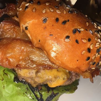 Yard House - Classic Cheeseburger - New American Near Me - Orlando, Florida
