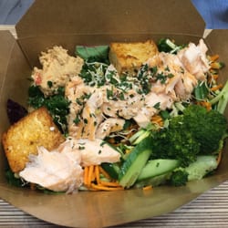 Cocu - Salmon box with tofu and hummus
