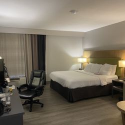 Country Inn & Suites by Radisson, Sandusky South, OH - Ling size bedroom