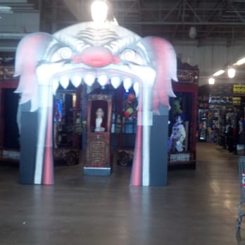 SPIRIT HALLOWEEN SUPERSTORE - Updated January 2025 - 6630 E State St