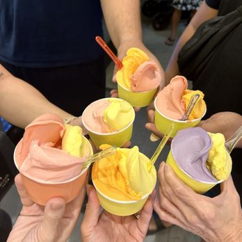7Gradi - Double and triple flavors... guava, strawberry , Ube, tangerine and more... yummy! - Gelato Near Me - Honolulu, Hawaii