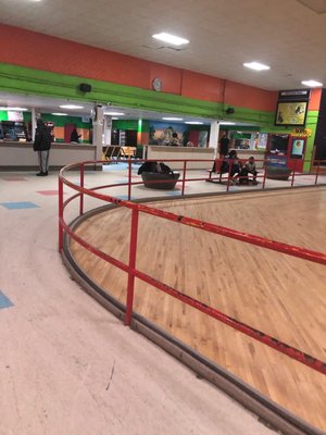 Detroit Roller Wheels 16611 Schoolcraft St Detroit Mi Skating Rinks Mapquest