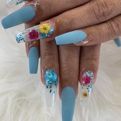 Kate’s Kalifornia Nails - Matte powder coffinshape/dry flower encapsulation w/clear nails