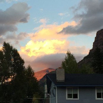 Redstone Cliffs Lodge - Mount Sopris near sunset - Hotels Near Me - Redstone, Colorado
