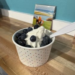 Nauti Cow - Banana with fresh blueberry topping