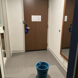 Holiday Inn Express Atlanta SW - Newnan - Bucket to catch leak from ceiling if it occurred