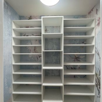 Koorosh LA Wallpaper - Walk-in closet - Wallpapering Near Me Koorosh LA Wallpaper - Walk-in closet - Wallpapering Near Me