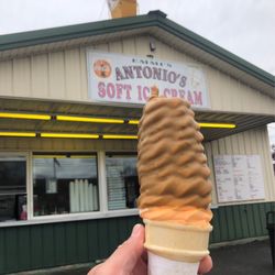Large Soft serve with PEANUT BUTTER Dip