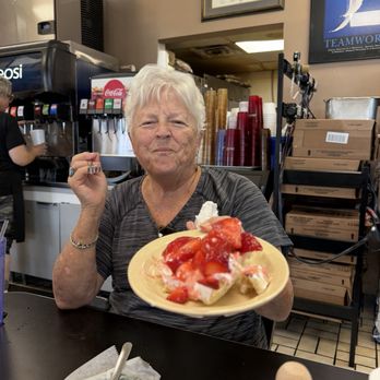 Miss Anna's on Towson - Strawberry cream pie - American Near Me - Fort Smith, Arkansas Miss Anna's on Towson - Strawberry cream pie - American Near Me - Fort Smith, Arkansas